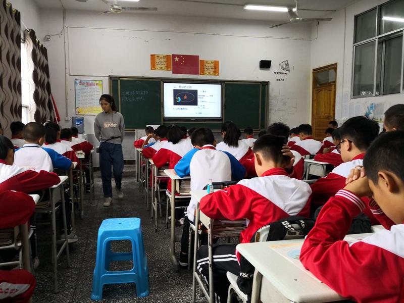 2 听取我校实习生地理课.jpg